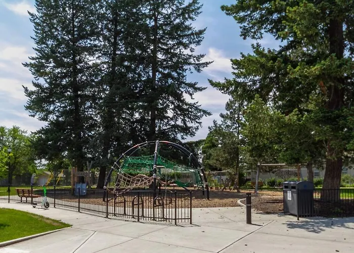 Historic 2 King Bed 1 Bath Near Downtown Spokane