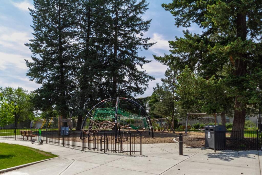Historic 2 King Bed 1 Bath Near Downtown *