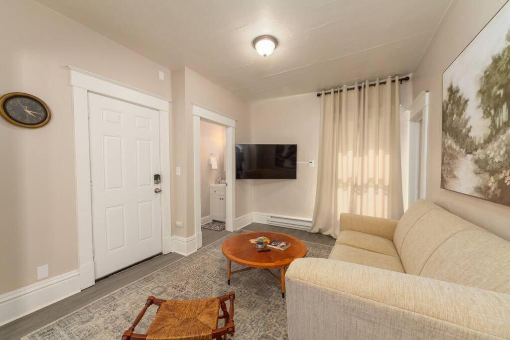 Historic 2 King Bed 1 Bath Near Downtown *