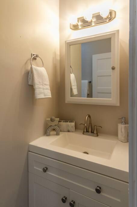 Historic 2 King Bed 1 Bath Near Downtown *